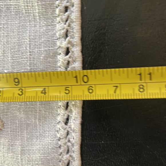 Beautiful Vtg table top doily cut out & lace.Handmade. Freshly washed/ironed - Picture 7 of 7